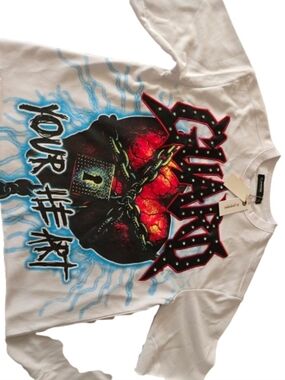 mark. White Short-Sleeve Tee with Red & Blue Skull Lock Graphic